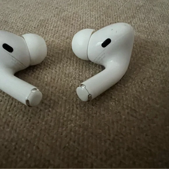 Apple White AirPod Pro Charging Case + Headphones - Picture 5 of 11